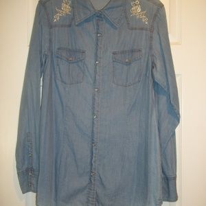 Chambray shirt with rose embroidery